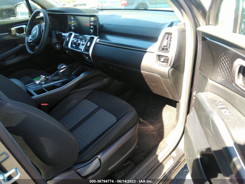 VIN 5XYRG4LC5NG079005 2022 KIA SORENTO LX