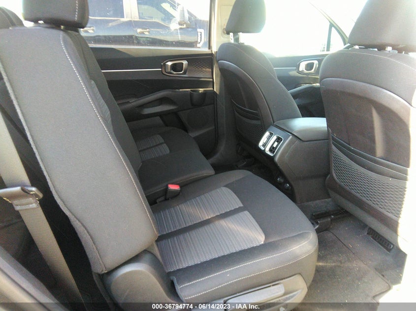 VIN 5XYRG4LC5NG079005 2022 KIA SORENTO LX