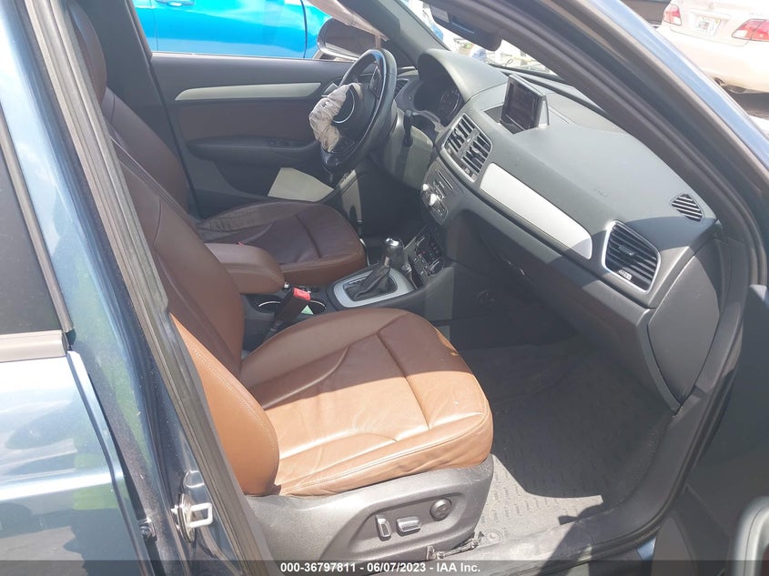 VIN WA1BCCFS6HR005229 2017 AUDI Q3 PREMIUM