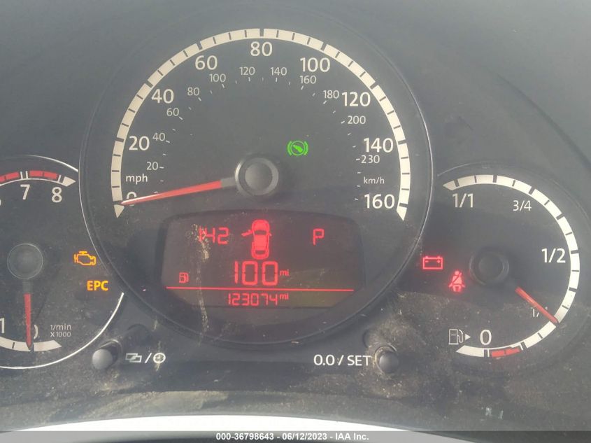 2013 VOLKSWAGEN BEETLE COUPE 2.5L - 3VWJP7AT2DM687600