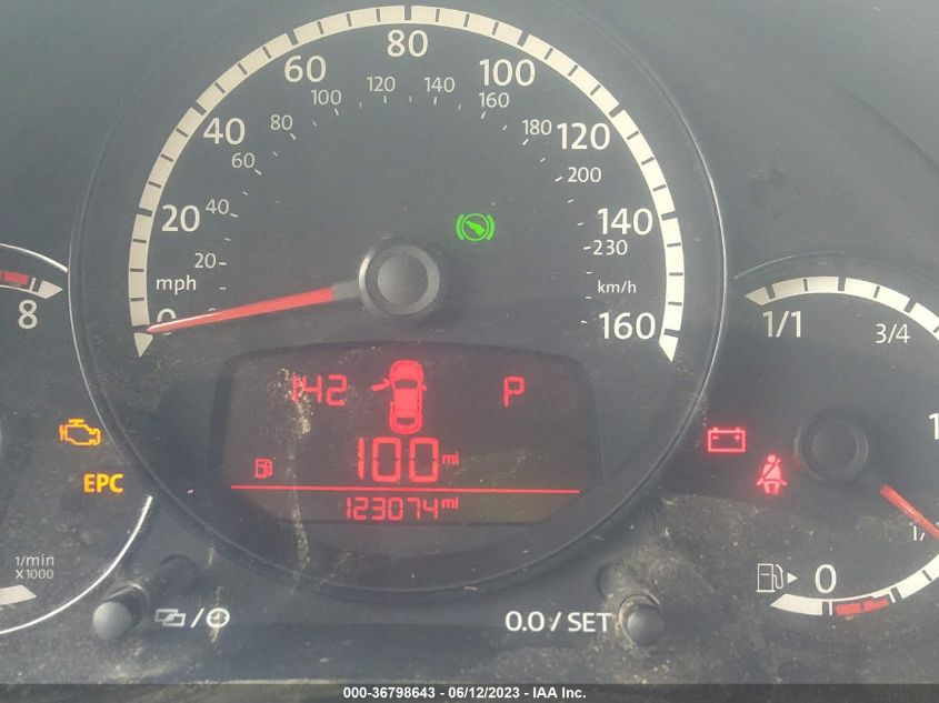 2013 VOLKSWAGEN BEETLE COUPE 2.5L - 3VWJP7AT2DM687600