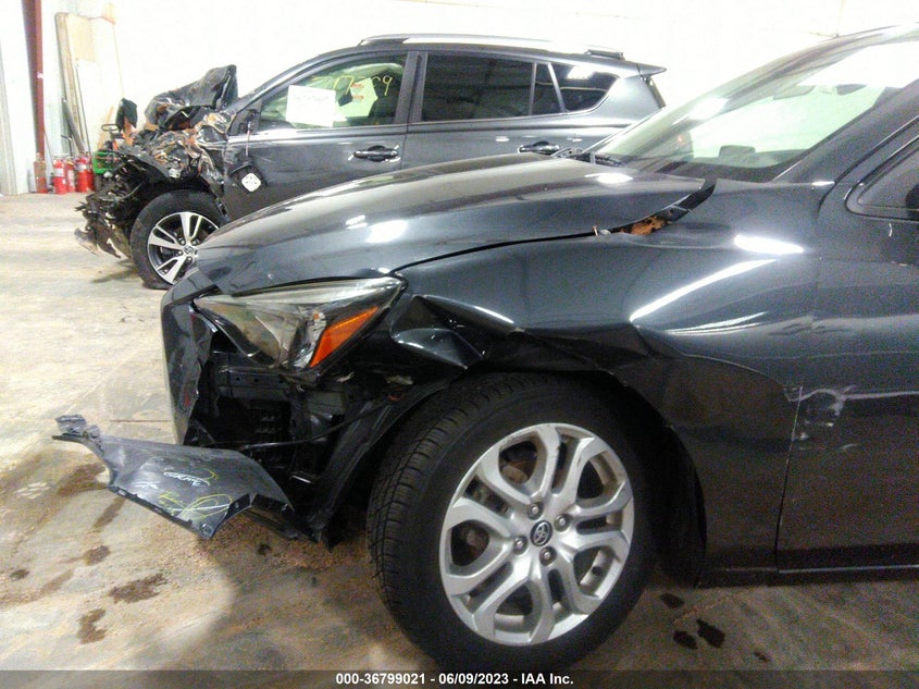 VIN 3MYDLBYV8HY185633 2017 TOYOTA YARIS IA