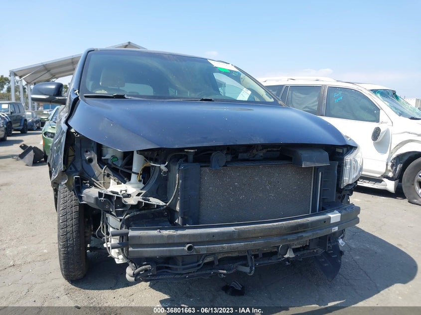VIN KNDMB5C17H6225909 2017 KIA SEDONA LX