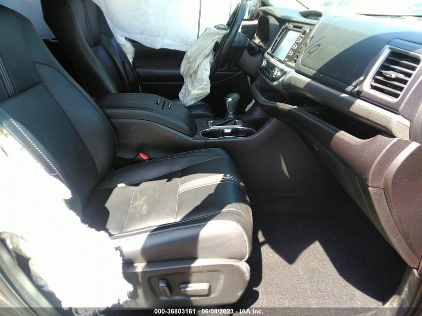 VIN 5TDJZRFH1JS561172 2018 TOYOTA HIGHLANDER SE/XLE
