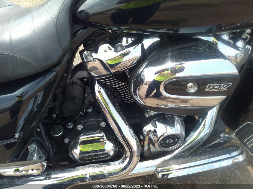 2019 HARLEY-DAVIDSON FLHX - 1HD1KBC15KB619083