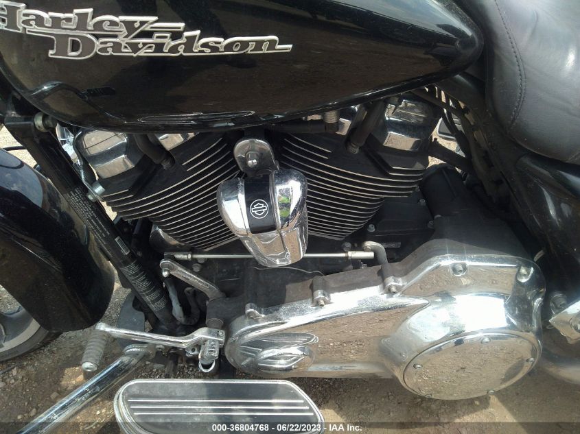 2019 HARLEY-DAVIDSON FLHX - 1HD1KBC15KB619083
