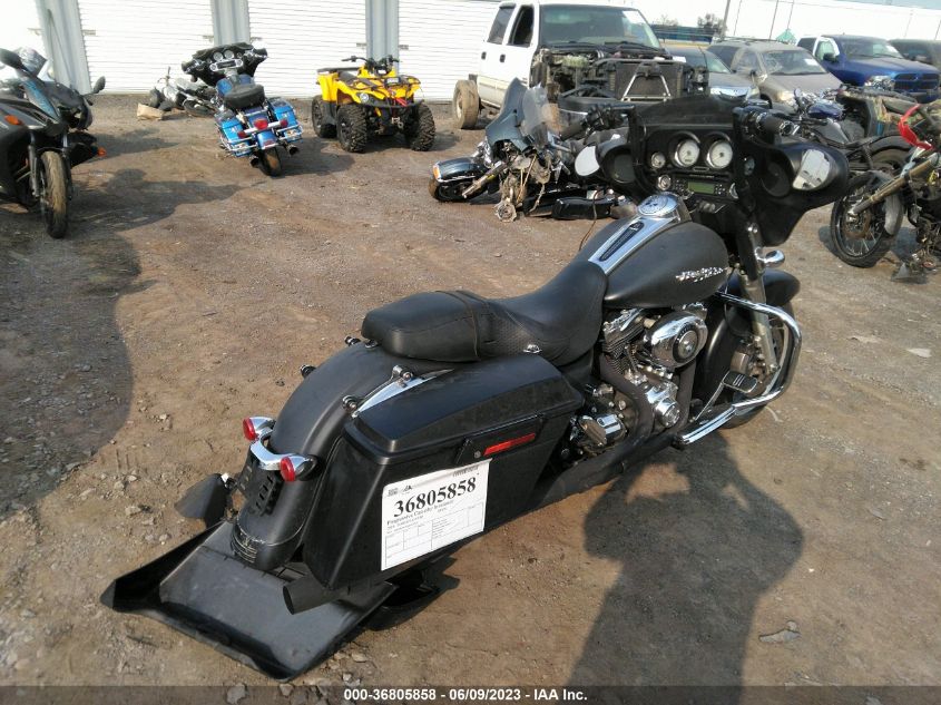 2010 HARLEY-DAVIDSON FLHX - 1HD1KB415AB610719