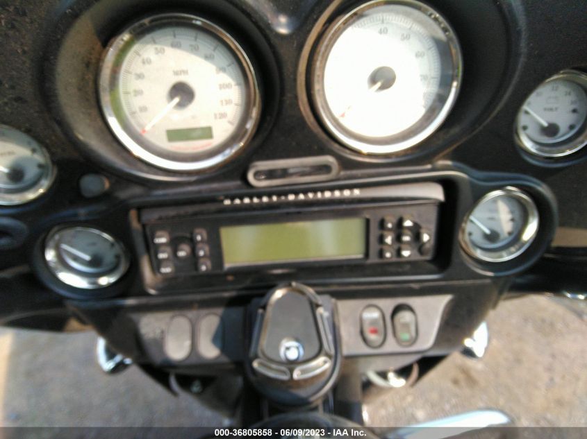 2010 HARLEY-DAVIDSON FLHX - 1HD1KB415AB610719