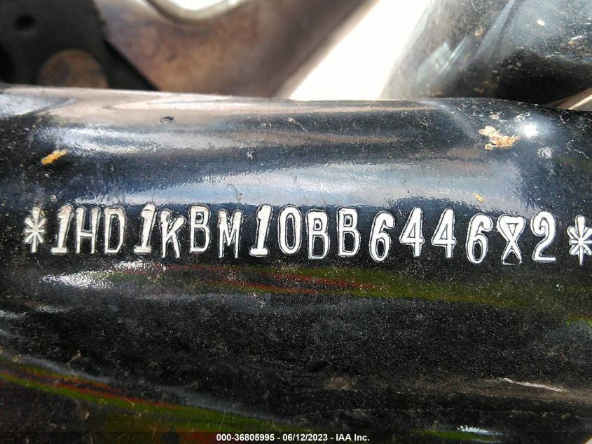 2011 HARLEY-DAVIDSON FLHX - 1HD1KBM10BB644682
