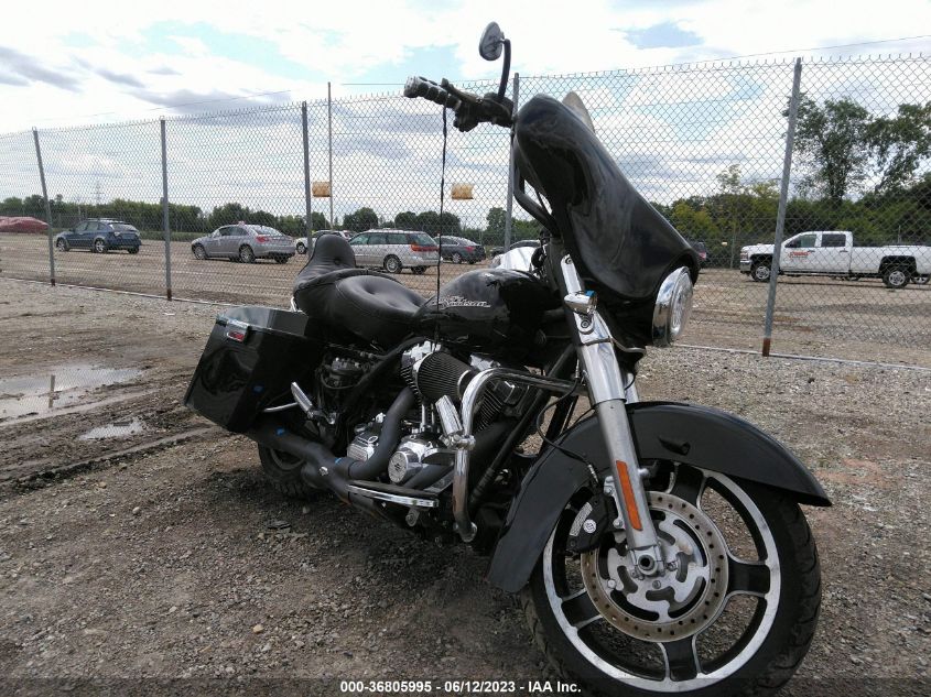 2011 HARLEY-DAVIDSON FLHX - 1HD1KBM10BB644682