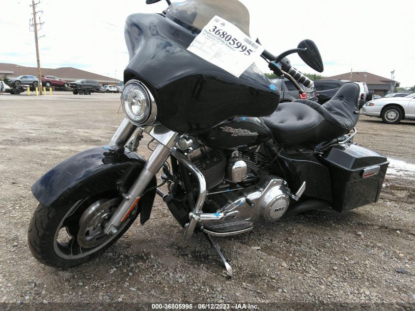 2011 HARLEY-DAVIDSON FLHX - 1HD1KBM10BB644682