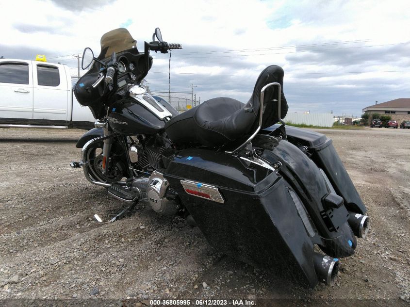 2011 HARLEY-DAVIDSON FLHX - 1HD1KBM10BB644682