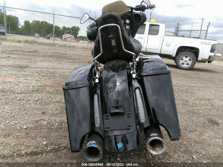 2011 HARLEY-DAVIDSON FLHX - 1HD1KBM10BB644682