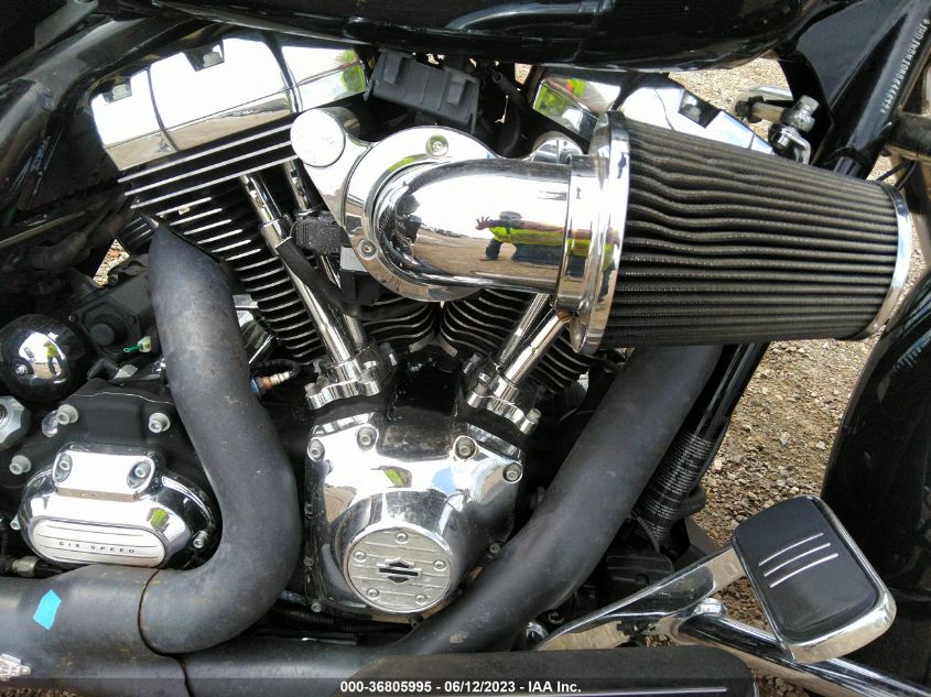 2011 HARLEY-DAVIDSON FLHX - 1HD1KBM10BB644682