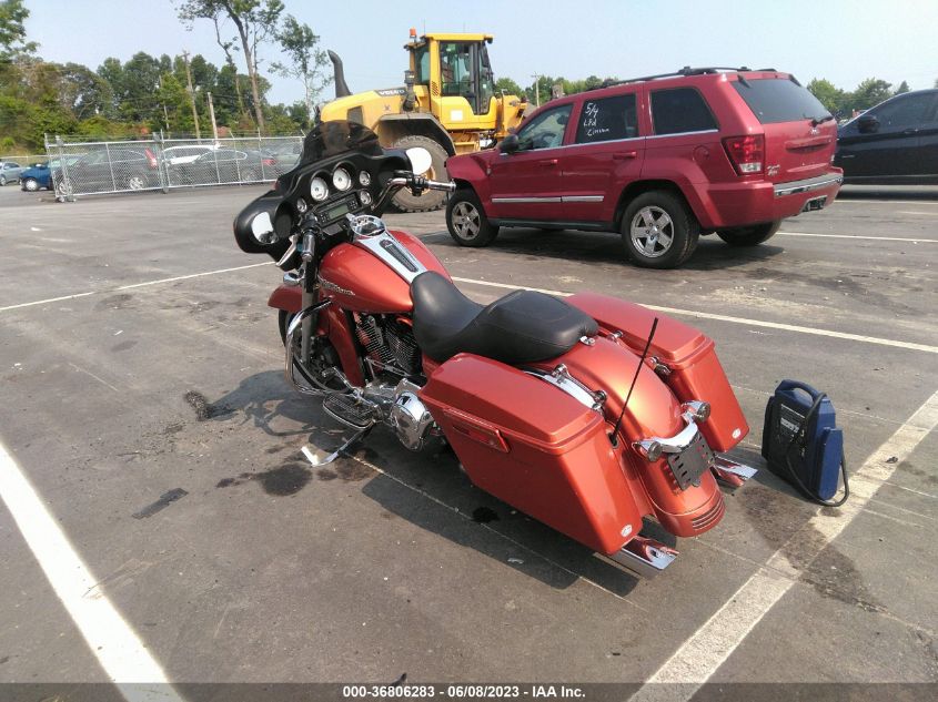 2011 HARLEY-DAVIDSON FLHX - 1HD1KB411BB664133