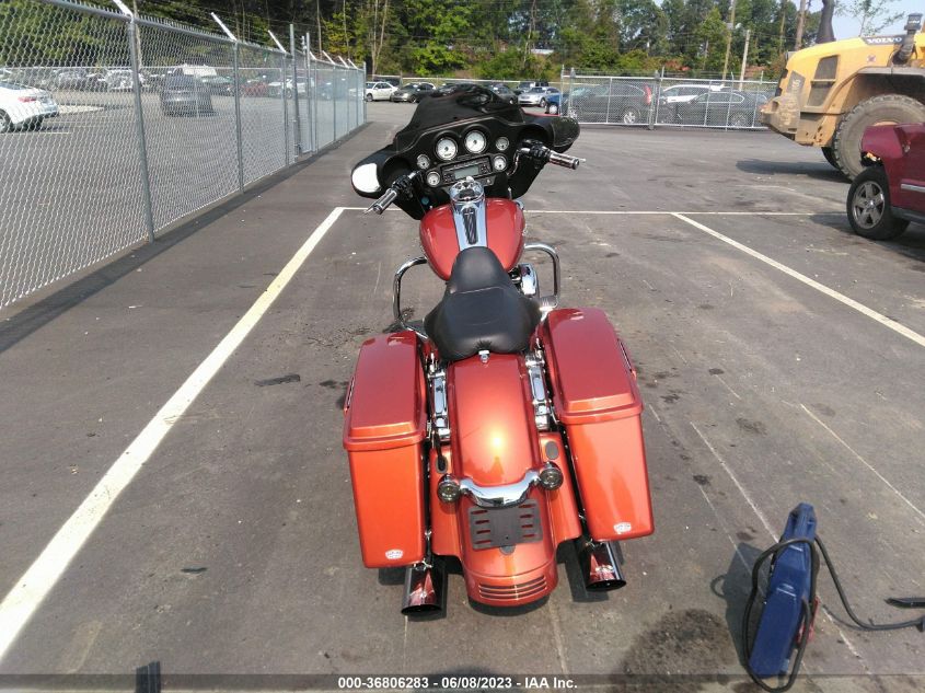 2011 HARLEY-DAVIDSON FLHX - 1HD1KB411BB664133