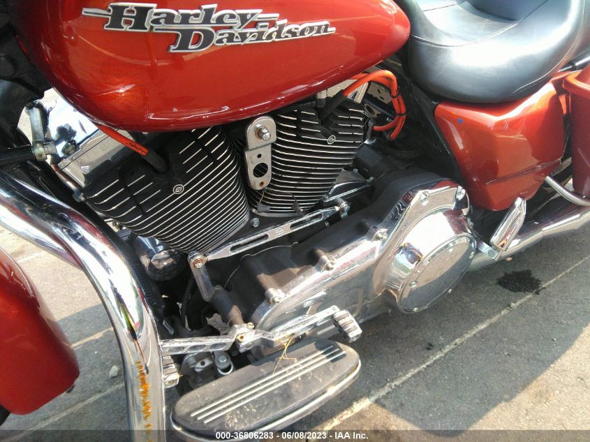2011 HARLEY-DAVIDSON FLHX - 1HD1KB411BB664133