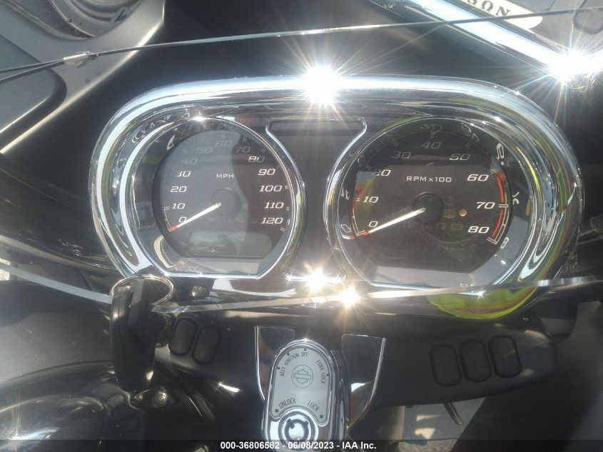 2016 HARLEY-DAVIDSON FLTRU - 1HD1KGL14GB607124