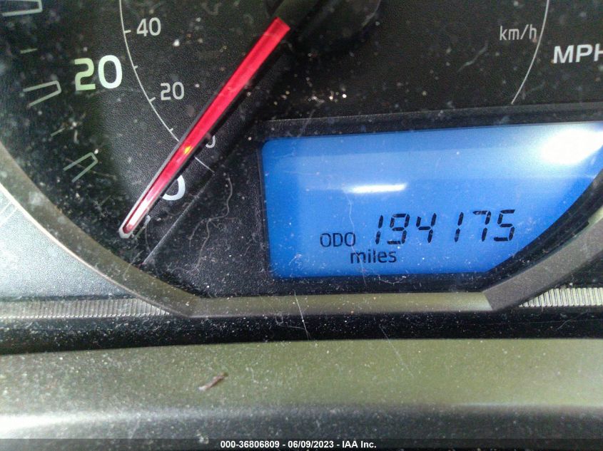 2014 TOYOTA RAV4 LE - JTMBFREV2ED077694