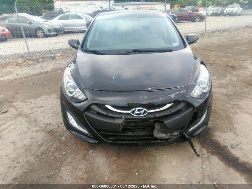 2013 HYUNDAI ELANTRA GT W/BLUE INT - KMHD35LE6DU069783