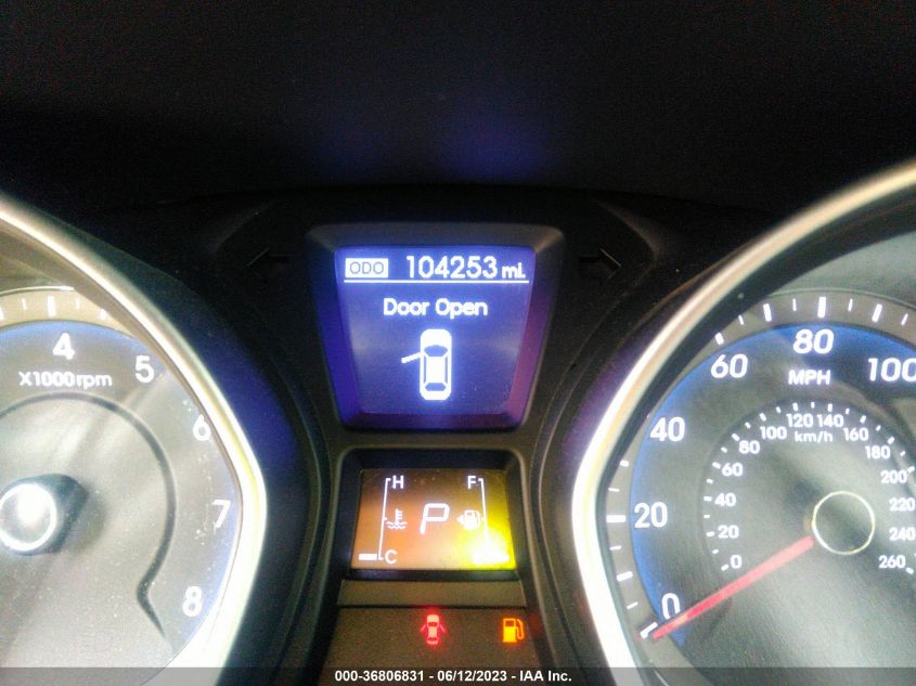 2013 HYUNDAI ELANTRA GT W/BLUE INT - KMHD35LE6DU069783