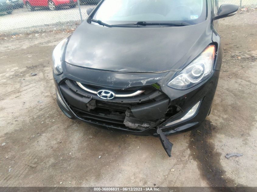 2013 HYUNDAI ELANTRA GT W/BLUE INT - KMHD35LE6DU069783