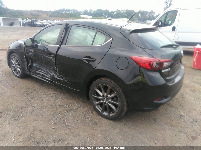 VIN 3MZBN1L30JM252834 2018 MAZDA MAZDA3 5-DOOR TOURING