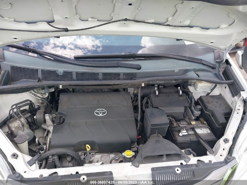 5TDYK3DC9FS597674 2015 TOYOTA SIENNA, photo no. 10