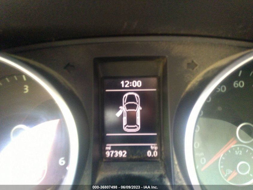 2013 VOLKSWAGEN GOLF TDI W/SUNROOF & NAV - WVWDM7AJ2DW128202