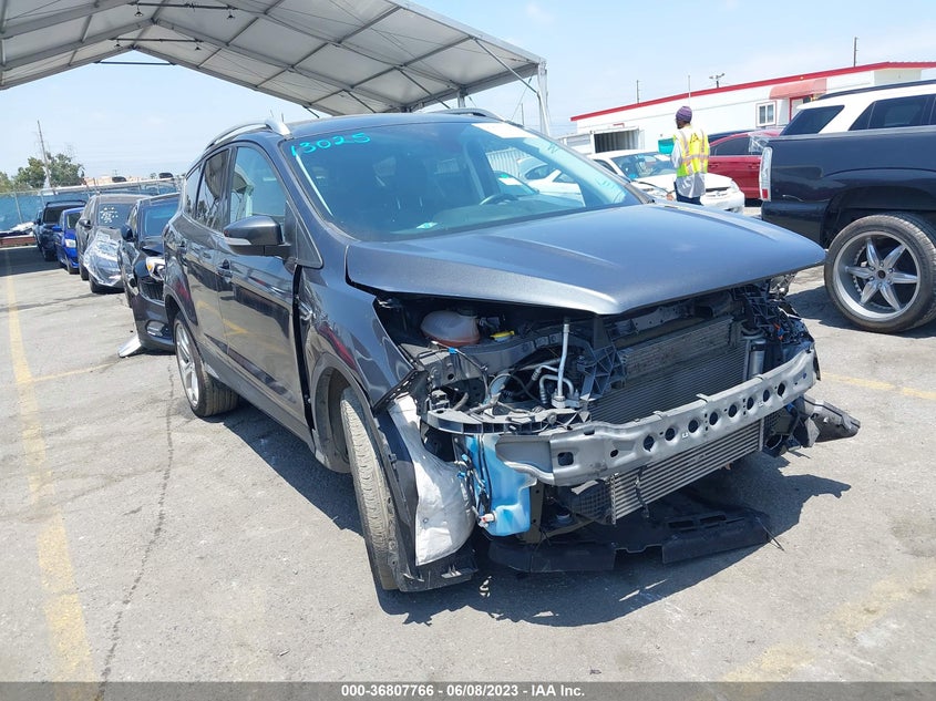 VIN 1FMCU9J90KUB01727 2019 FORD ESCAPE TITANIUM
