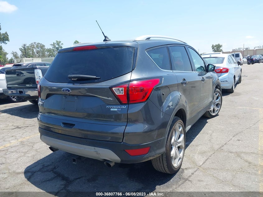 VIN 1FMCU9J90KUB01727 2019 FORD ESCAPE TITANIUM