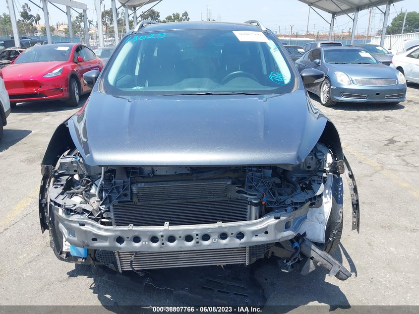 VIN 1FMCU9J90KUB01727 2019 FORD ESCAPE TITANIUM