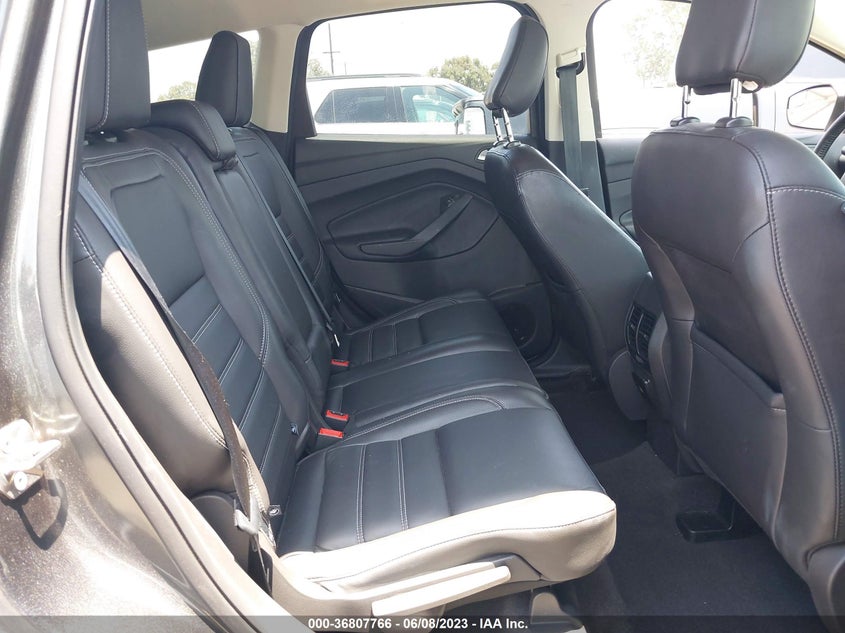 VIN 1FMCU9J90KUB01727 2019 FORD ESCAPE TITANIUM