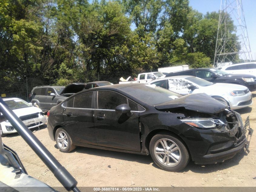 2018 CHEVROLET CRUZE LT - 1G1BE5SM7J7126896