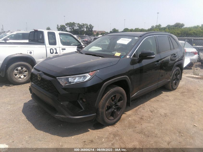 2020 TOYOTA RAV4 XLE - JTMW1RFV3LJ017551