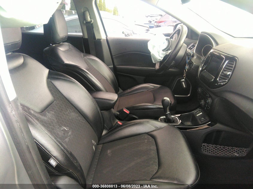 VIN 3C4NJCBB5JT460715 2018 JEEP COMPASS ALTITUDE