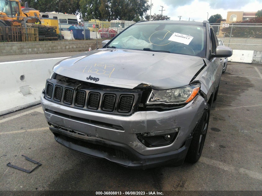 VIN 3C4NJCBB5JT460715 2018 JEEP COMPASS ALTITUDE