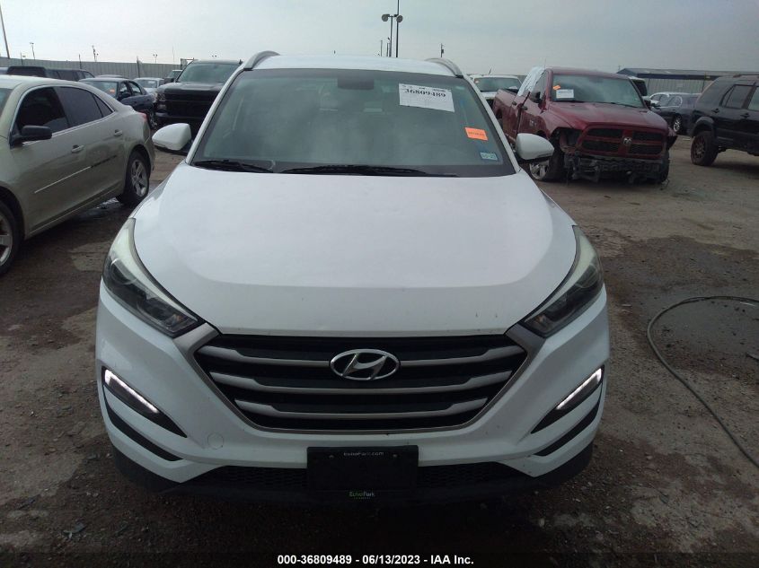 2017 HYUNDAI TUCSON SE PLUS - KM8J33A41HU420378