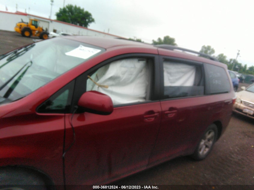 VIN 5TDKZ3DCXHS895557 2017 TOYOTA SIENNA LE