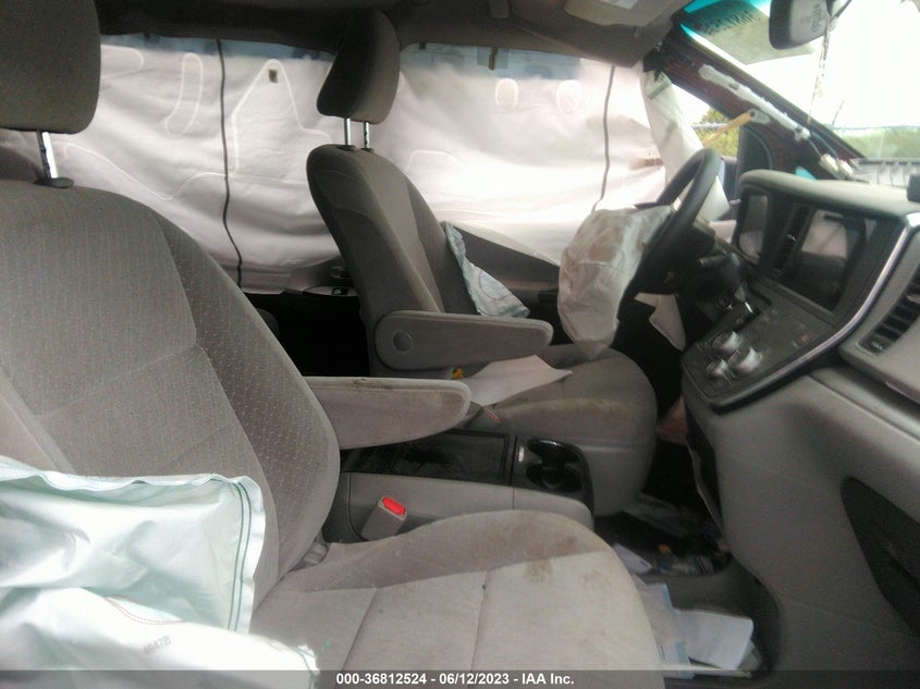 VIN 5TDKZ3DCXHS895557 2017 TOYOTA SIENNA LE