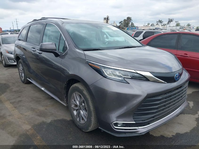 2022 TOYOTA SIENNA XLE - 5TDJRKEC0NS110558