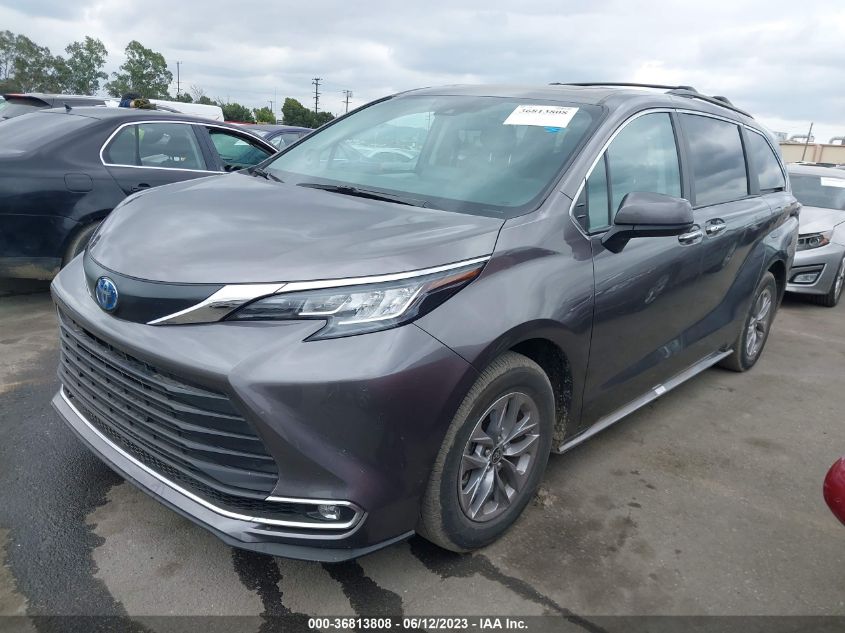 2022 TOYOTA SIENNA XLE - 5TDJRKEC0NS110558