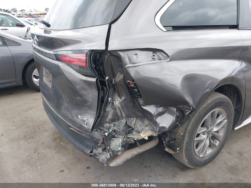 2022 TOYOTA SIENNA XLE - 5TDJRKEC0NS110558