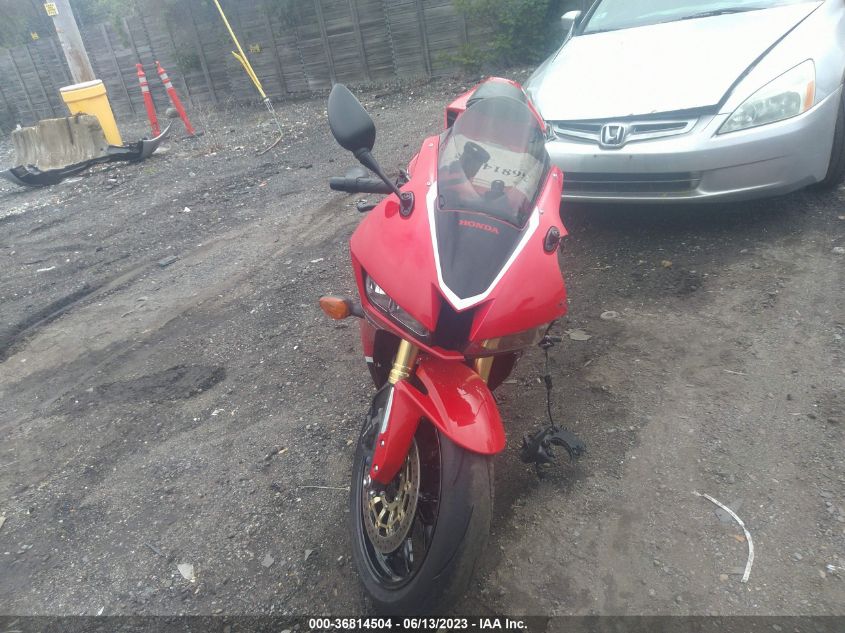 2018 HONDA CBR600 RR - JH2PC40J6JK400356