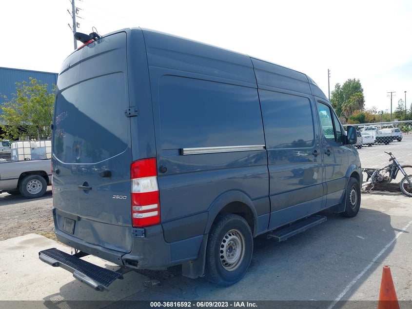 VIN WD3PE7CD9JP641819 2018 MERCEDES-BENZ SPRINTER CARGO VAN