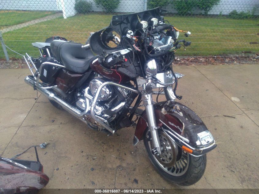 2011 HARLEY-DAVIDSON FLHTCU - 1HD1FC412BB604517