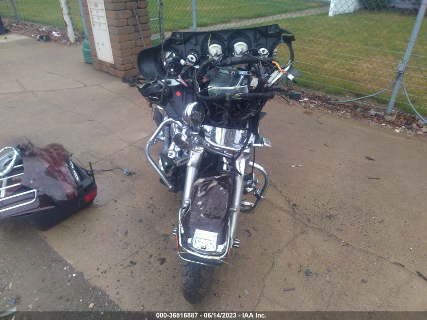 2011 HARLEY-DAVIDSON FLHTCU - 1HD1FC412BB604517