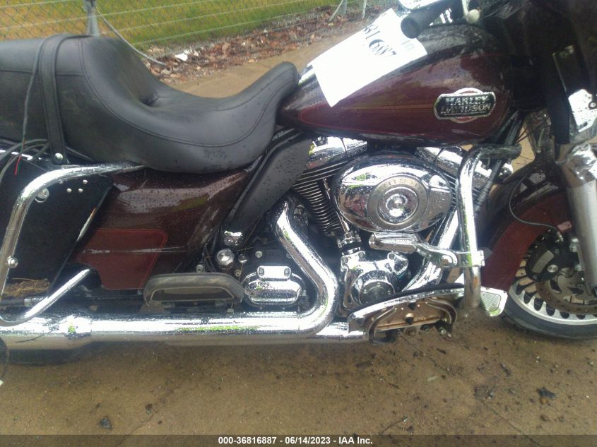 2011 HARLEY-DAVIDSON FLHTCU - 1HD1FC412BB604517