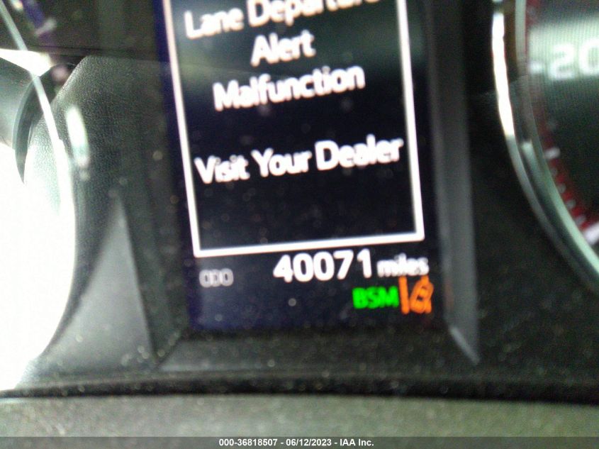 2018 TOYOTA RAV4 SE - JTMJFREV1JJ247485
