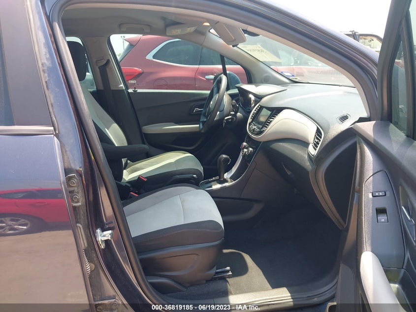 VIN 3GNCJKSB2KL242533 2019 CHEVROLET TRAX LS